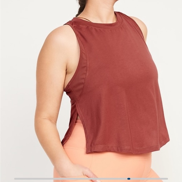 Old Navy Sleeveless UltraLite All Day Performance Cropped Top - Picture 4 of 7